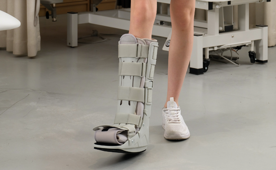 walking boot.png